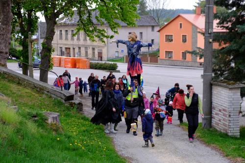 Lampiónový průvod a pálení čarodějnic 30.4.2019